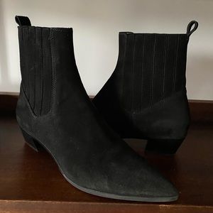 ONCE LOVED. Great Condition-  MATTEO  BERTONI Brushed Suede Ankle Boots Size 40